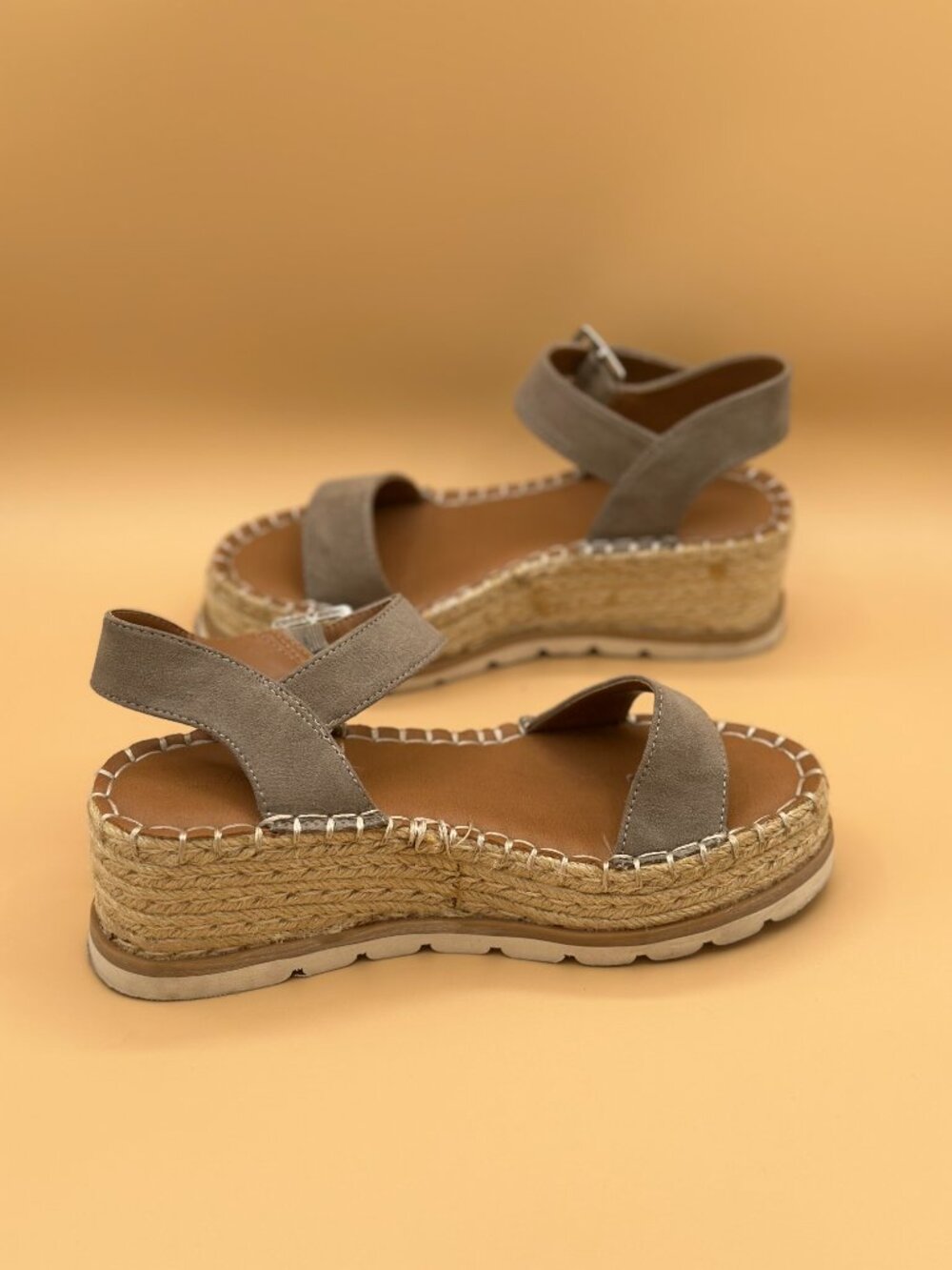 Universal Thread Gray Suede Espadrille Platform Sandals Women’s Size 6 - Picture 3 of 7